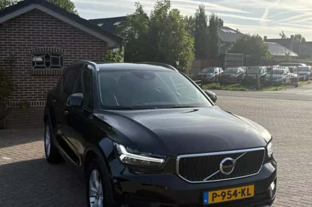 Volvo XC40 (2018) thumbnail 3