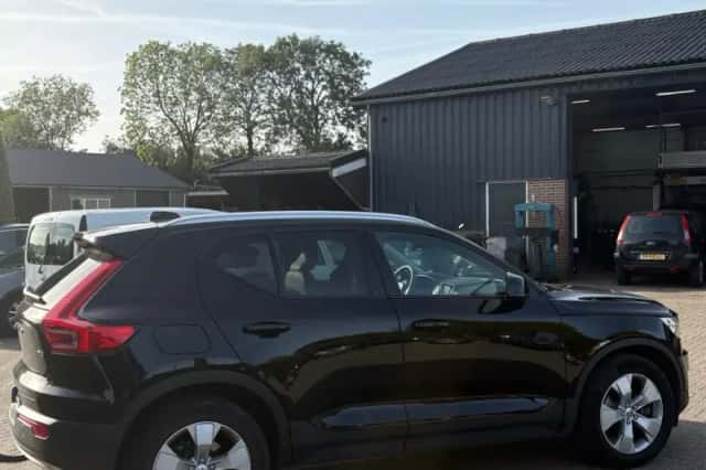 Volvo XC40 (2018) thumbnail 4