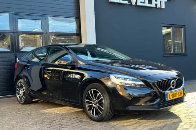 Volvo V40 (2019) thumbnail 2