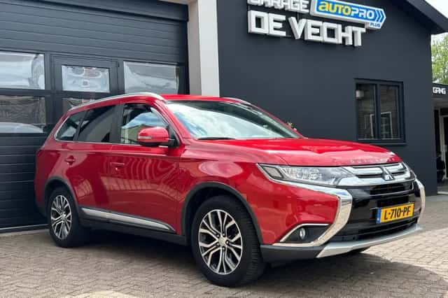 Mitsubishi Outlander (2018) thumbnail 2