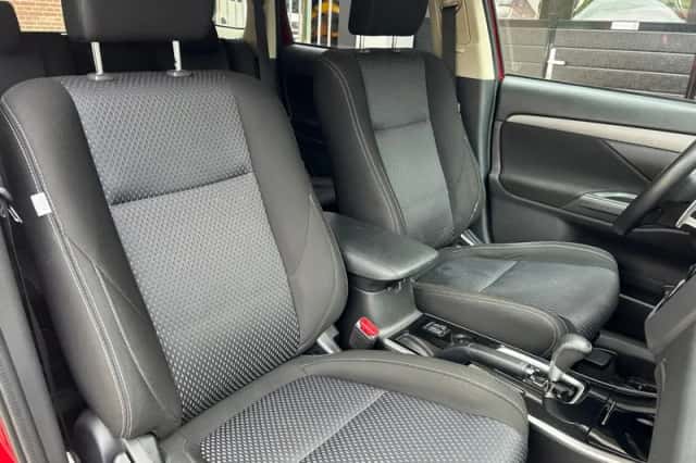 Mitsubishi Outlander (2018) thumbnail 6