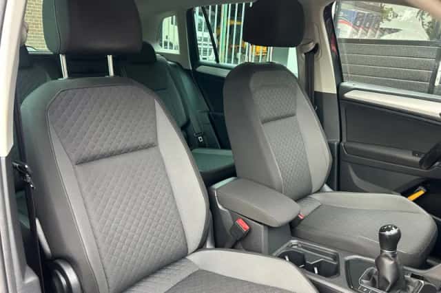 Volkswagen Tiguan (2019) thumbnail 6