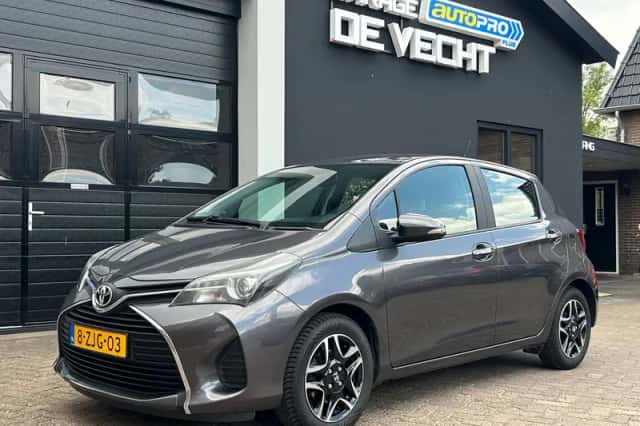 Toyota Yaris (2015) thumbnail 1