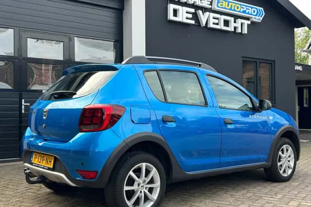 Dacia Sandero (2016) thumbnail 3