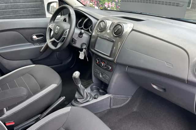 Dacia Sandero (2016) thumbnail 5