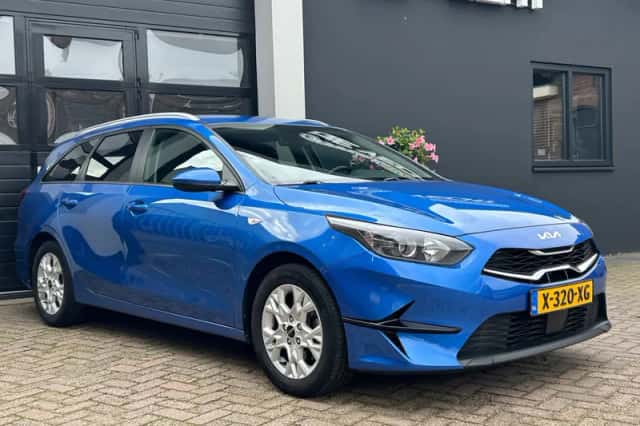 Kia Ceed (2022) thumbnail 2