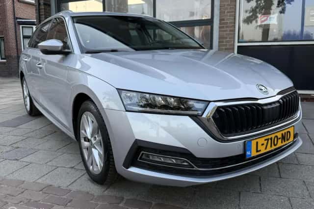 Škoda Octavia (2021) thumbnail 2