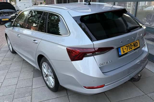 Škoda Octavia (2021) thumbnail 6