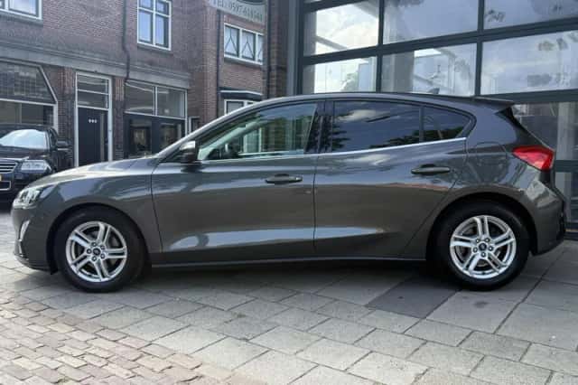 Ford Focus (2020) thumbnail 3