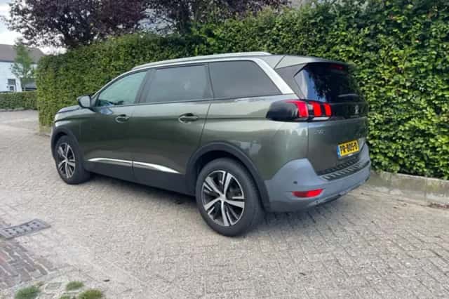 Peugeot 5008 (2017) thumbnail 2