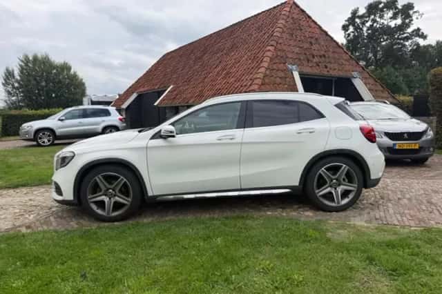 Mercedes-Benz GLA-Klasse (2017) thumbnail 2
