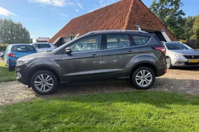 Ford Kuga (2019) thumbnail 2