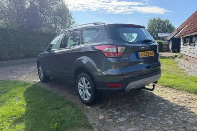 Ford Kuga (2019) thumbnail 3