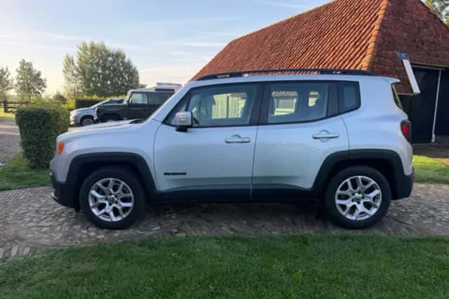 Jeep Renegade (2016) thumbnail 2