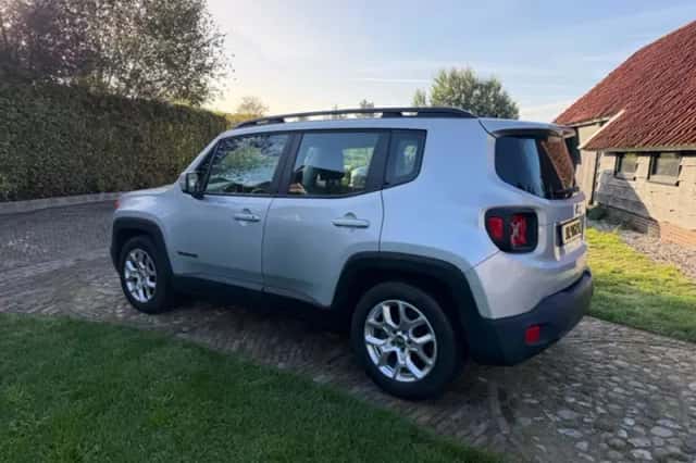 Jeep Renegade (2016) thumbnail 3