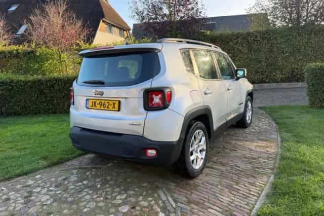 Jeep Renegade (2016) thumbnail 4