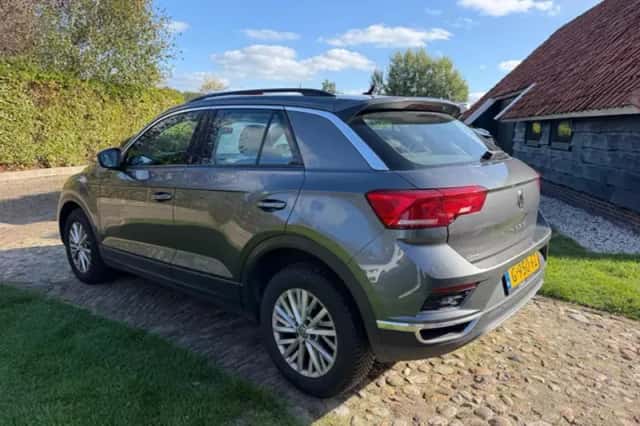 Volkswagen T-Roc (2019) thumbnail 3