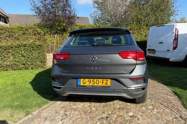 Volkswagen T-Roc (2019) thumbnail 4
