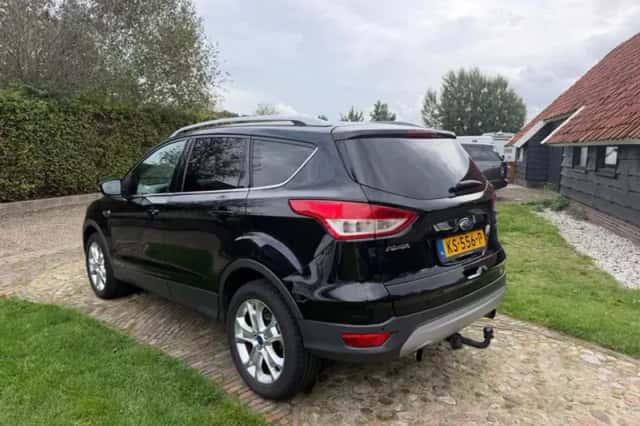 Ford Kuga (2016) thumbnail 3