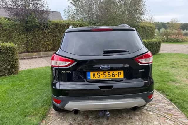 Ford Kuga (2016) thumbnail 4