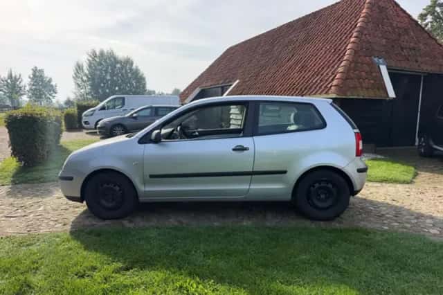 Volkswagen Polo (2002) thumbnail 2
