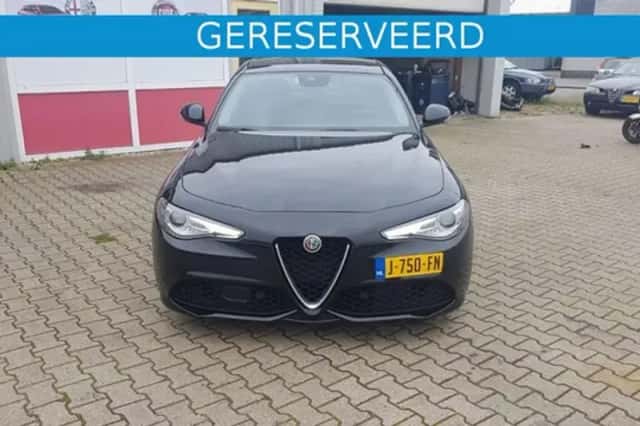 Alfa Romeo Giulia (2017) thumbnail 1