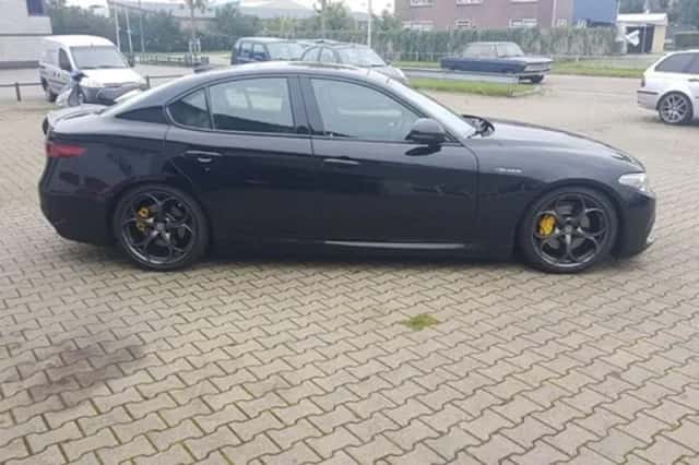 Alfa Romeo Giulia (2017) thumbnail 3
