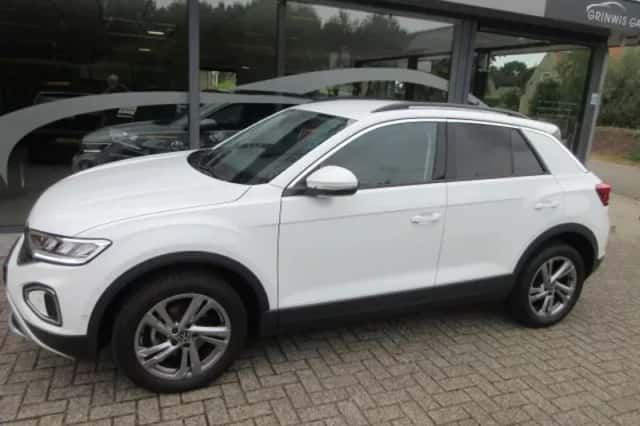Volkswagen T-Roc (2022) thumbnail 1