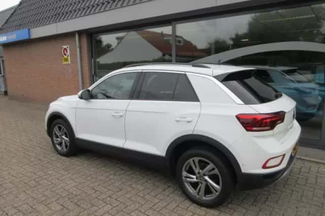 Volkswagen T-Roc (2022) thumbnail 2