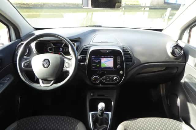 Renault Captur (2019) thumbnail 2