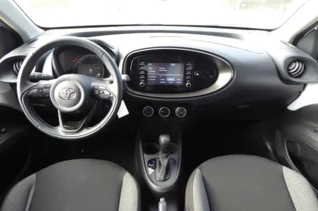 Toyota Aygo X (2022) thumbnail 2