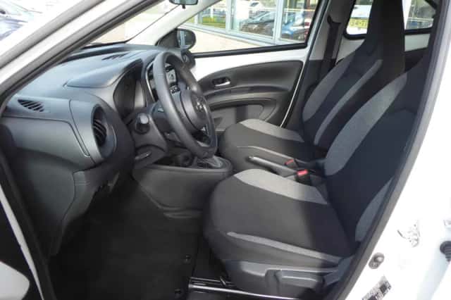 Toyota Aygo X (2022) thumbnail 4