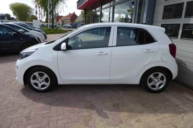 Kia Picanto (2021) thumbnail 5
