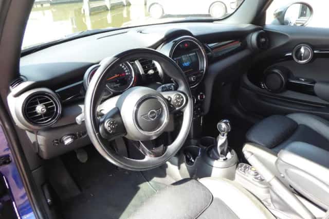 MINI Cooper (2019) thumbnail 2