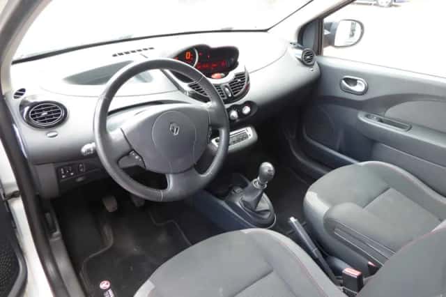 Renault Twingo (2014) thumbnail 2