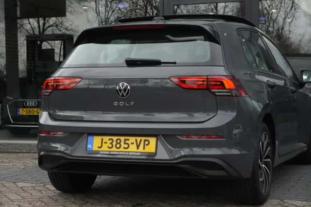 Volkswagen Golf (2020) thumbnail 4