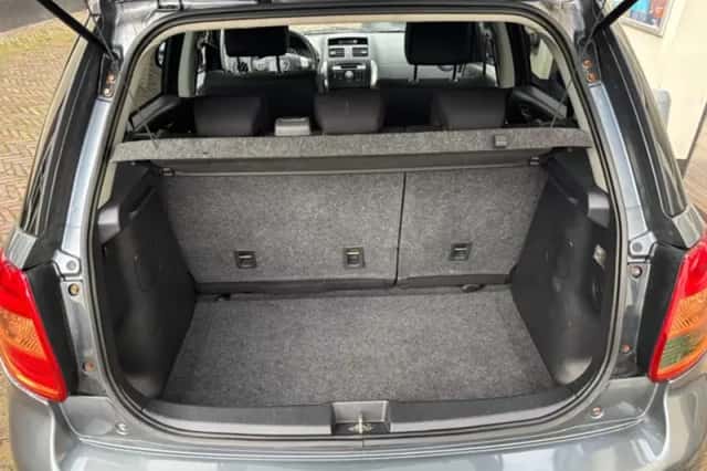 Suzuki SX4 (2010) thumbnail 6