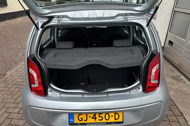 Volkswagen Up! (2015) thumbnail 4