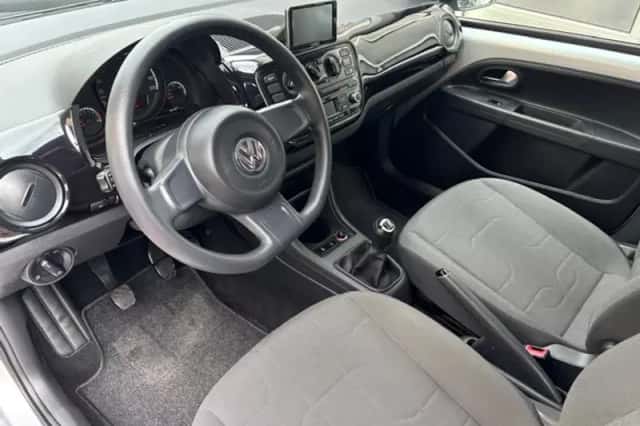 Volkswagen Up! (2015) thumbnail 5