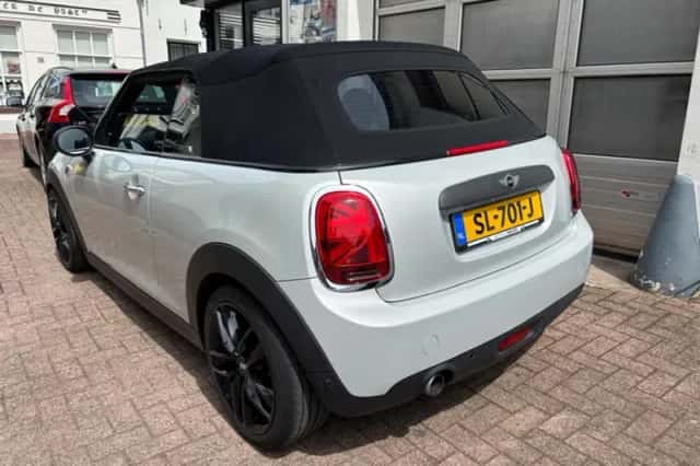 MINI Cabrio (2018) thumbnail 4