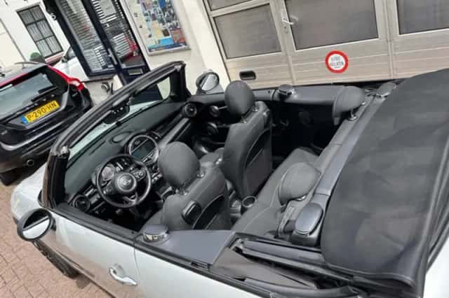 MINI Cabrio (2018) thumbnail 6