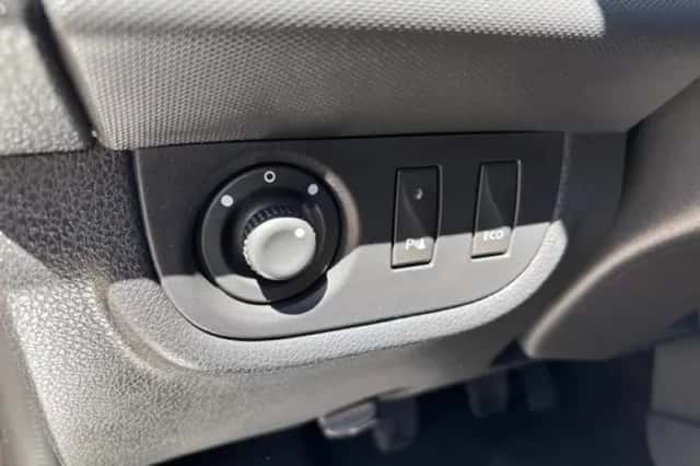 Dacia Logan (2015) thumbnail 6