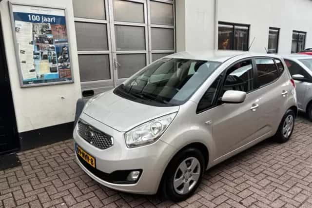 Kia Venga (2010) thumbnail 2