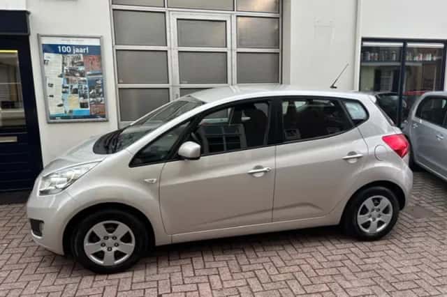 Kia Venga (2010) thumbnail 3