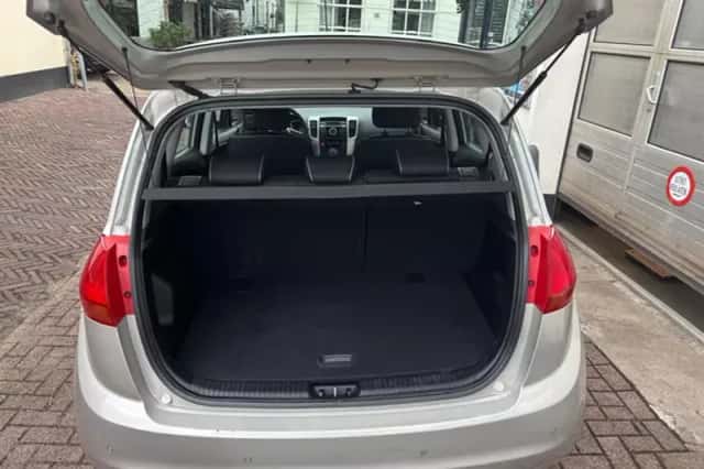 Kia Venga (2010) thumbnail 6