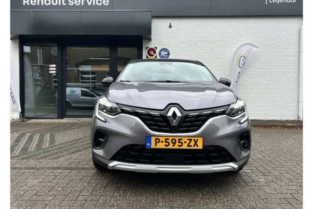 Renault Captur (2022) thumbnail 2