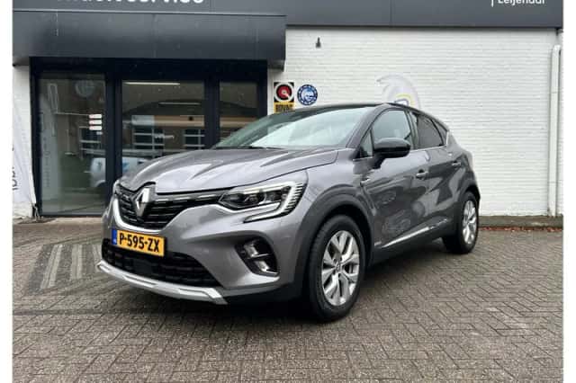 Renault Captur (2022) thumbnail 3