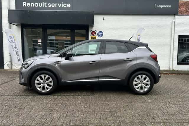 Renault Captur (2022) thumbnail 4