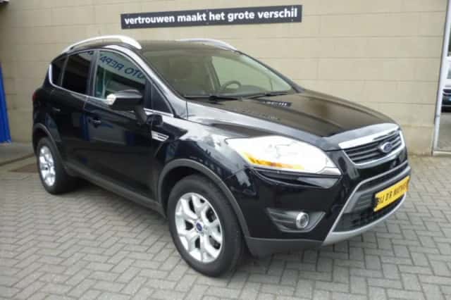Ford Kuga (2012) thumbnail 1