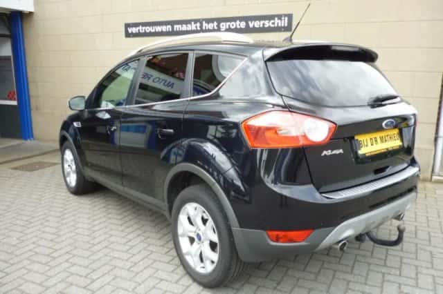 Ford Kuga (2012) thumbnail 2